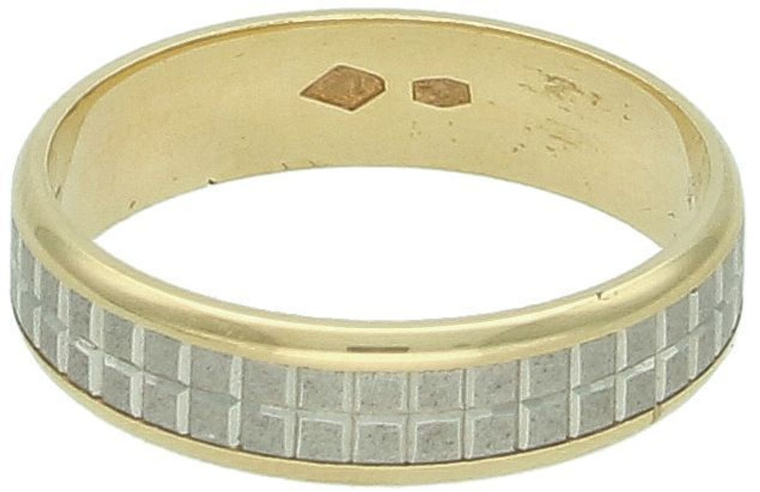 Złota obrączka 5mm płaska piaskowana z białym środkiem i grawerem 585 – Rozmiar 17.jpg